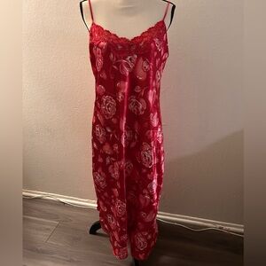 Elegant Red Floral Lace Nightgown